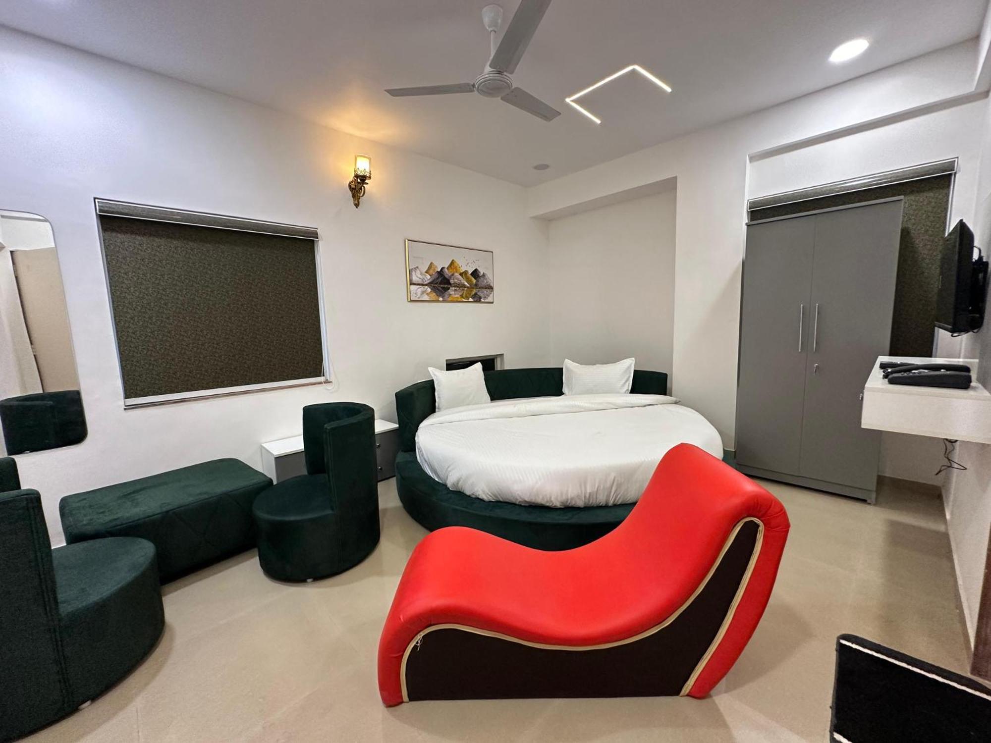 Hotel O The Leela Inn Pune Exterior photo